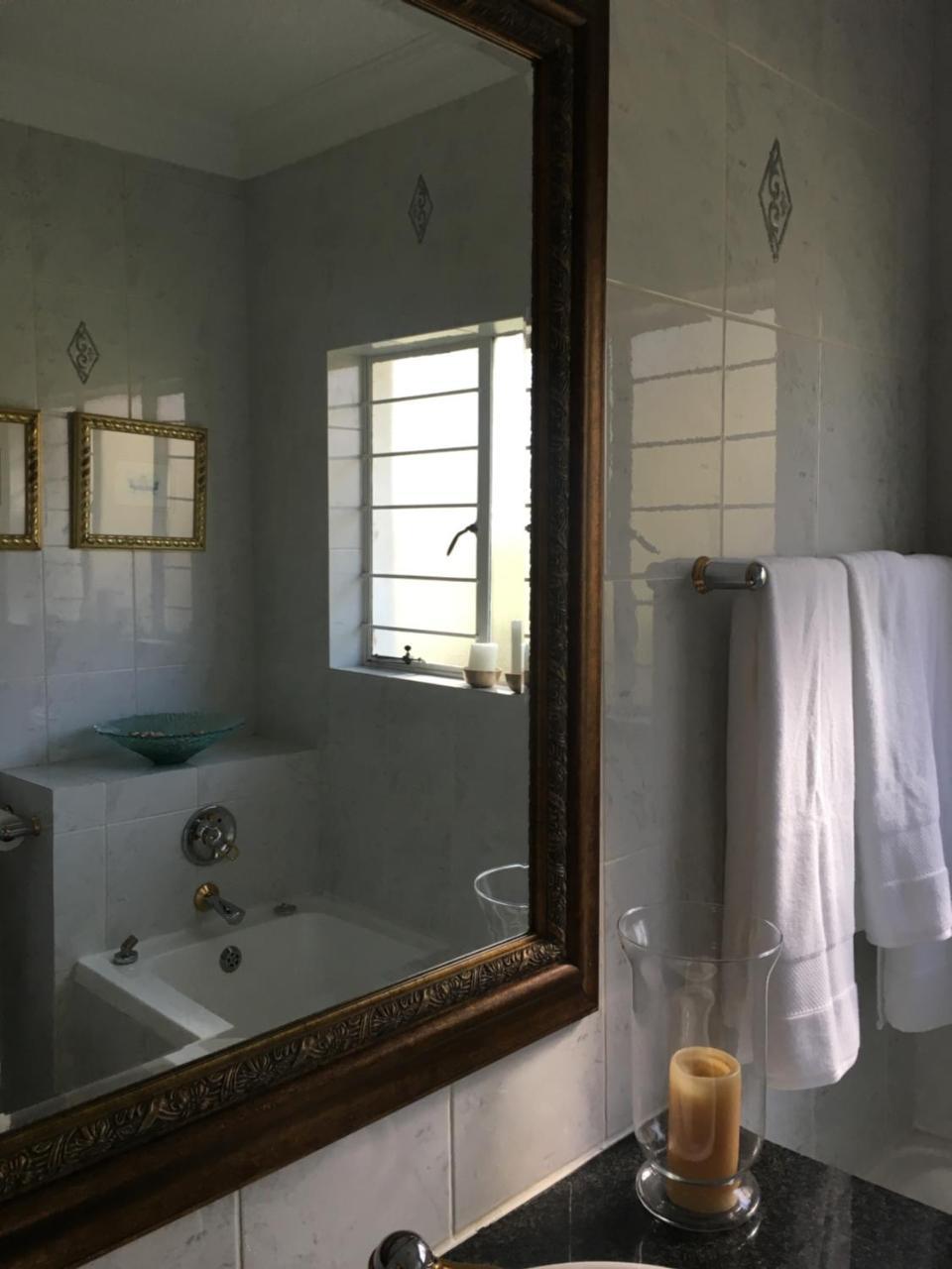 Vair'S Place Guest House In Sandton Paulshof - Apartment, Lux Suites & Spa Johannesburgo Exterior foto