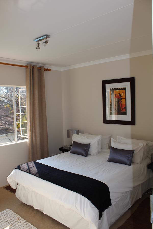 Vair'S Place Guest House In Sandton Paulshof - Apartment, Lux Suites & Spa Johannesburgo Exterior foto